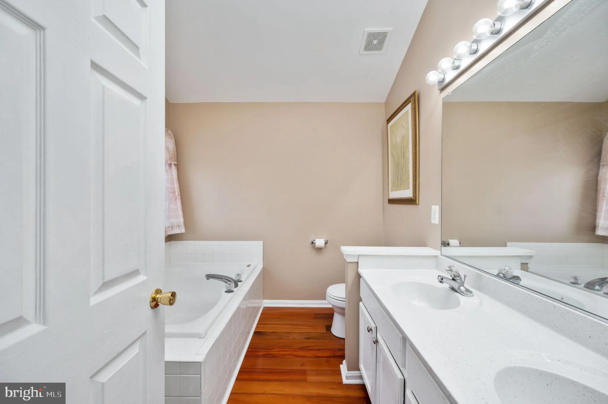 Manassas, Virginia 20112, United States, 5 Bedrooms Bedrooms, ,4 BathroomsBathrooms,Residential,Contingent,79204