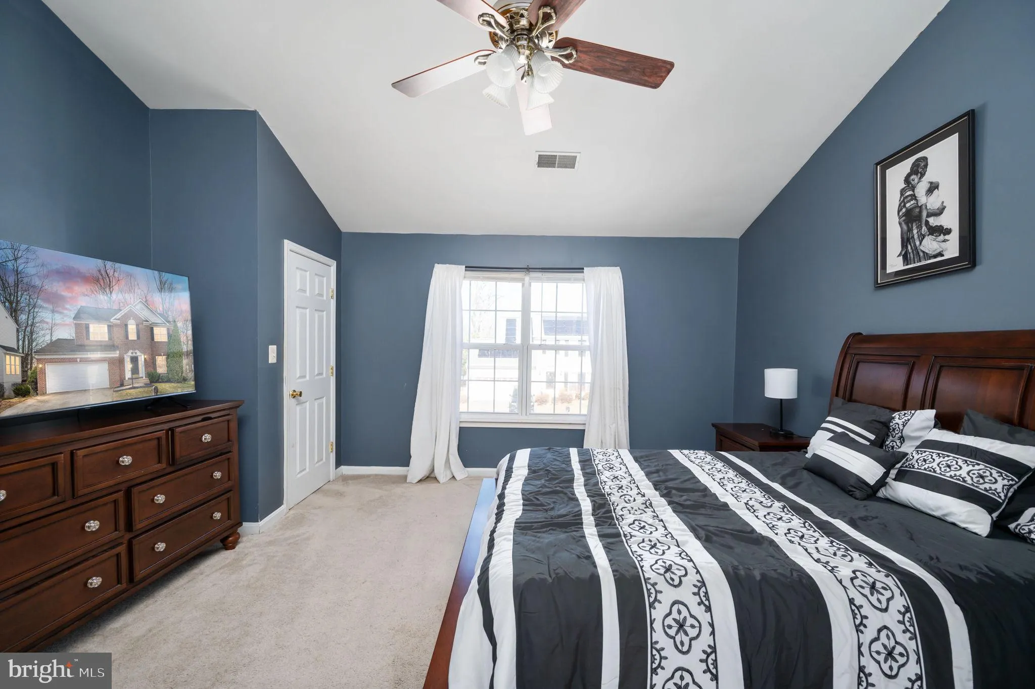 Manassas, Virginia 20112, United States, 5 Bedrooms Bedrooms, ,4 BathroomsBathrooms,Residential,Contingent,79204