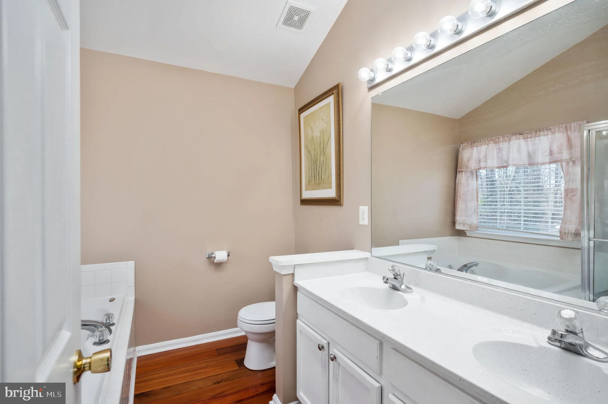 Manassas, Virginia 20112, United States, 5 Bedrooms Bedrooms, ,4 BathroomsBathrooms,Residential,Contingent,79204