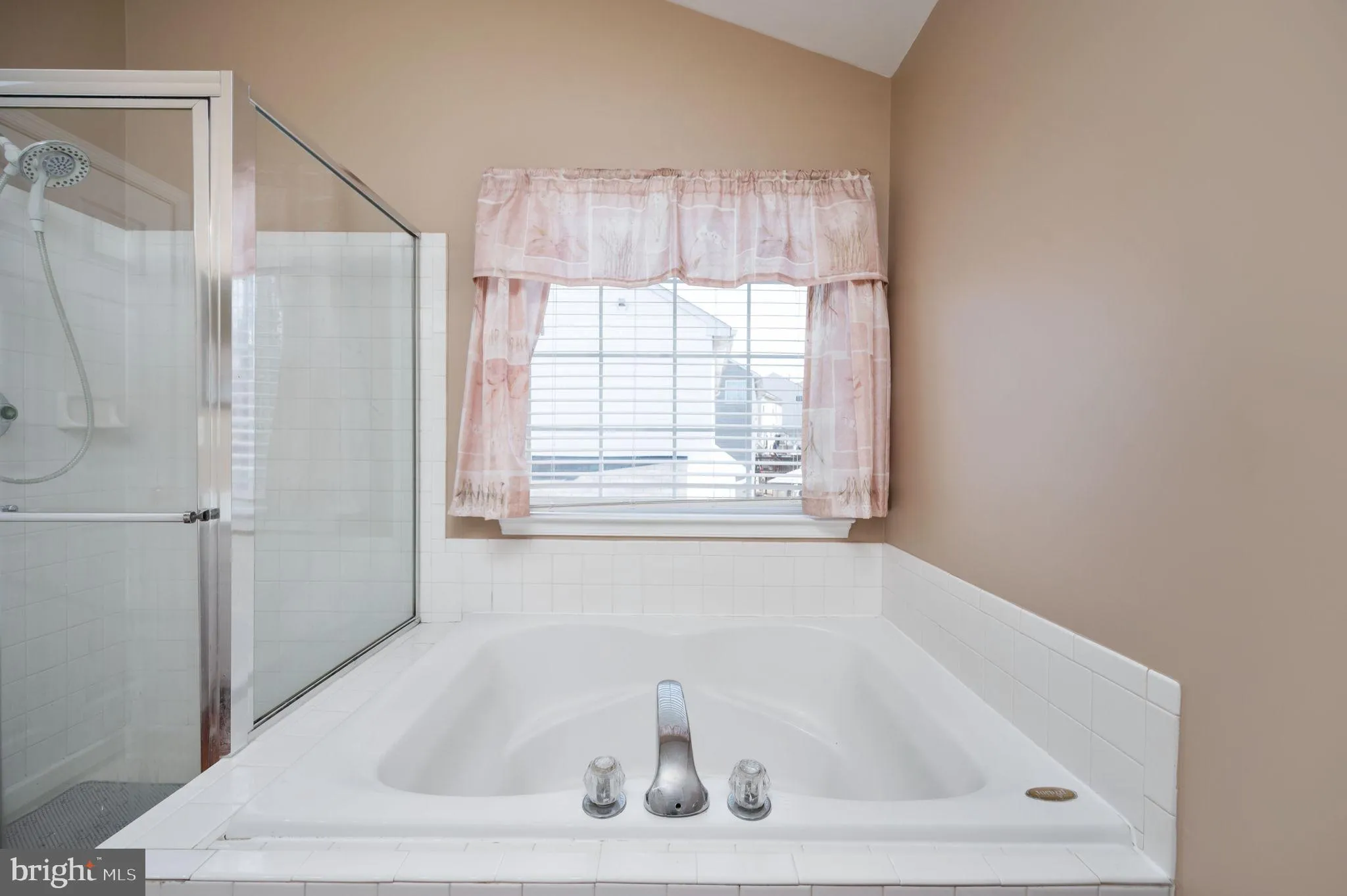 Manassas, Virginia 20112, United States, 5 Bedrooms Bedrooms, ,4 BathroomsBathrooms,Residential,Contingent,79204