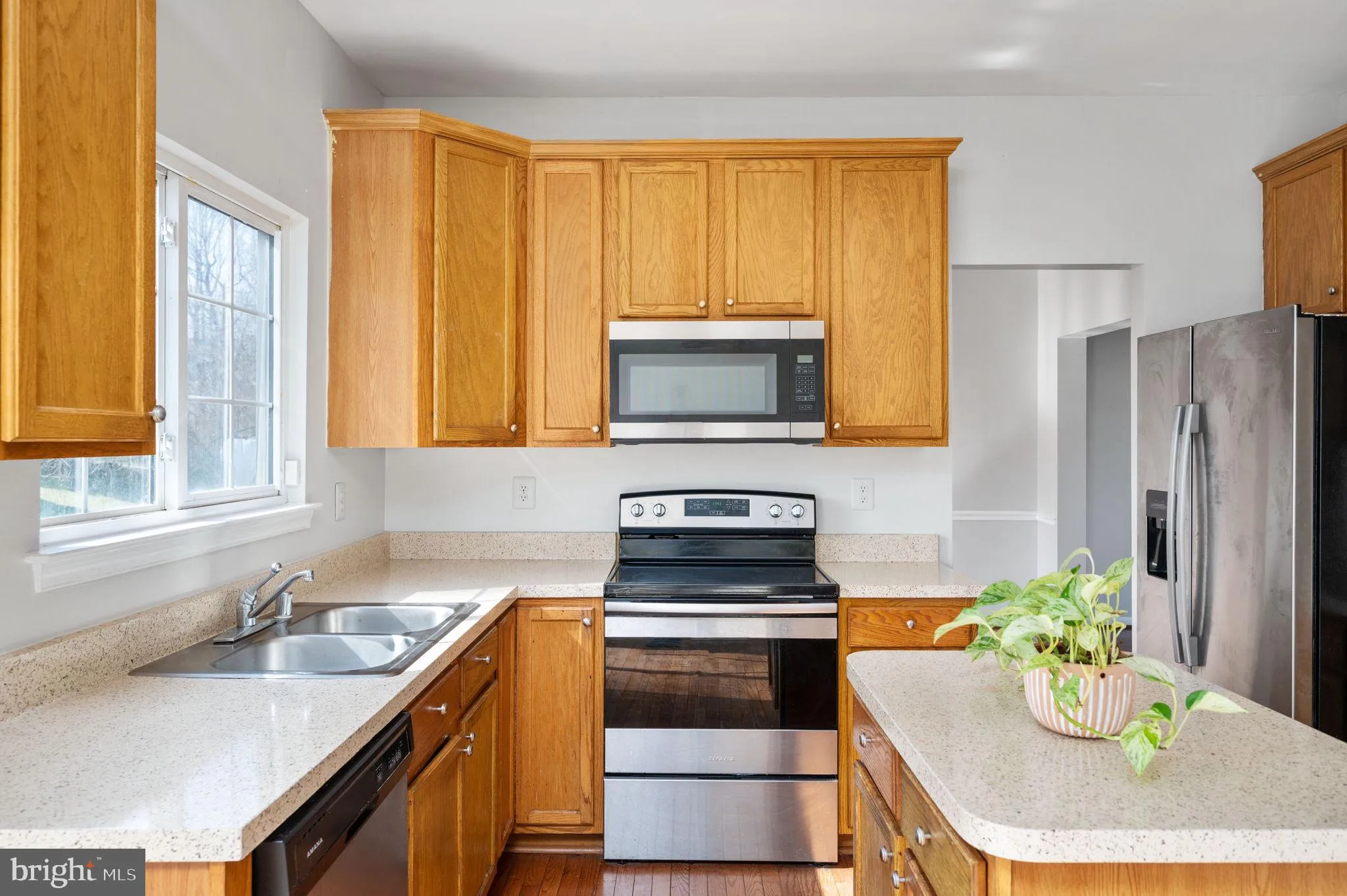 Manassas, Virginia 20112, United States, 5 Bedrooms Bedrooms, ,4 BathroomsBathrooms,Residential,Contingent,79204