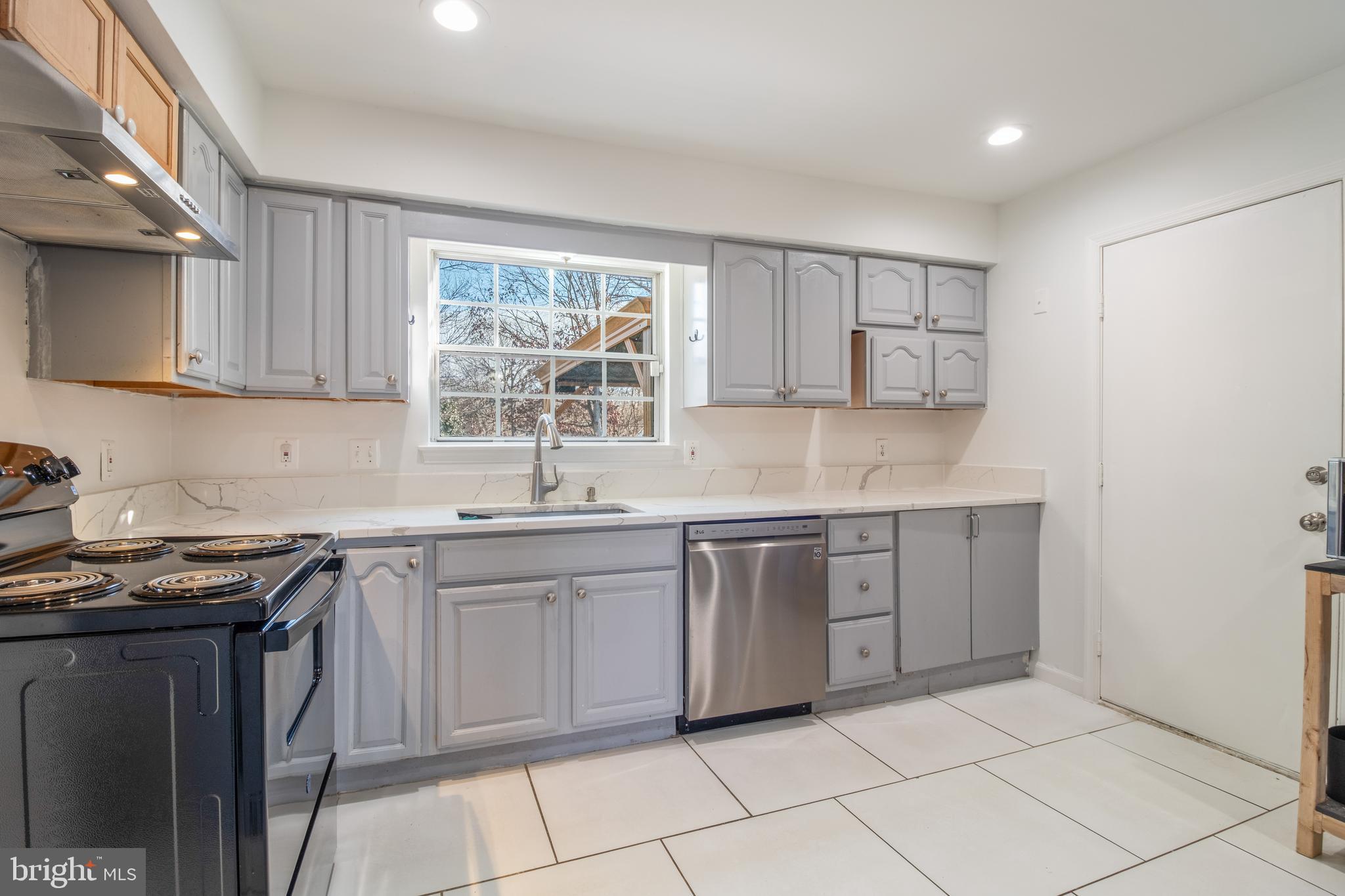 LAKE RIDGE - Residential