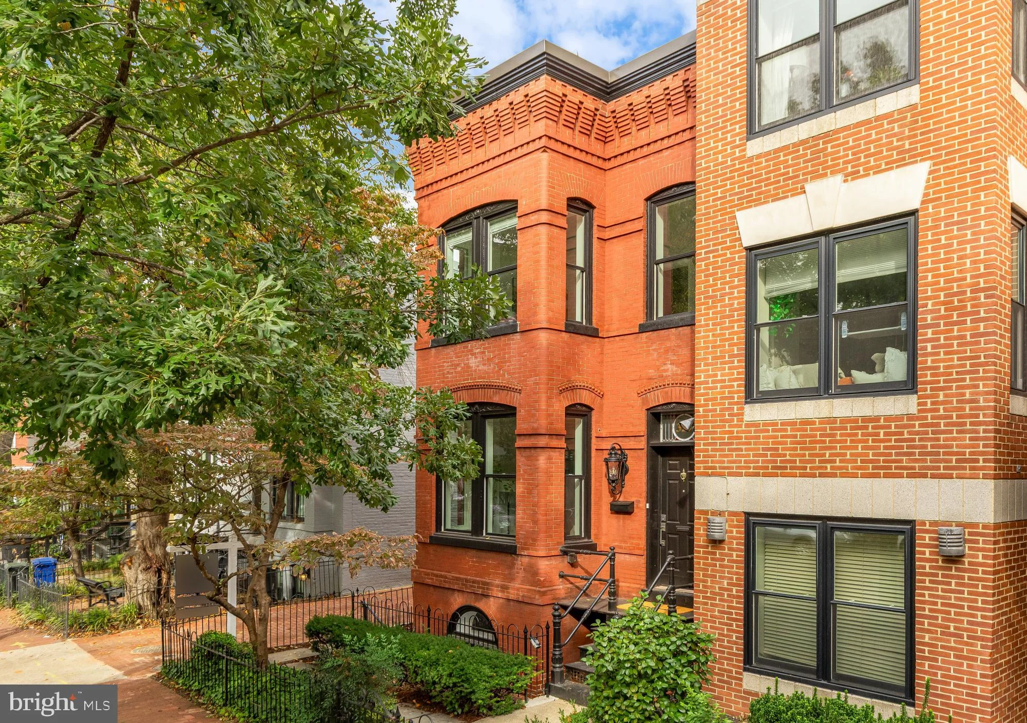 329 8th Street NE, Washington, DC 20002