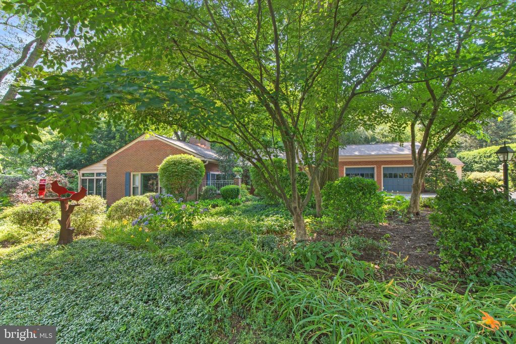 Photo of 104 Blossom Hill Drive, Lancaster, PA 17601 (MLS # PALA2051190)