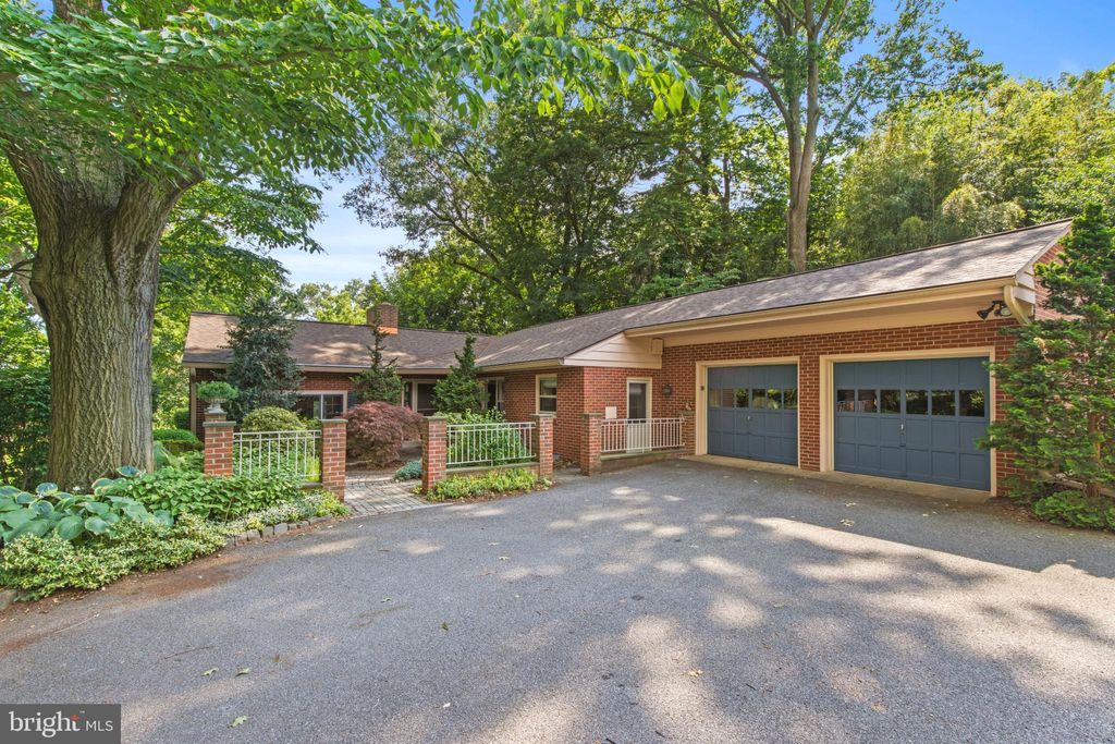 Photo of 104 Blossom Hill Drive, Lancaster, PA 17601 (MLS # PALA2051190)