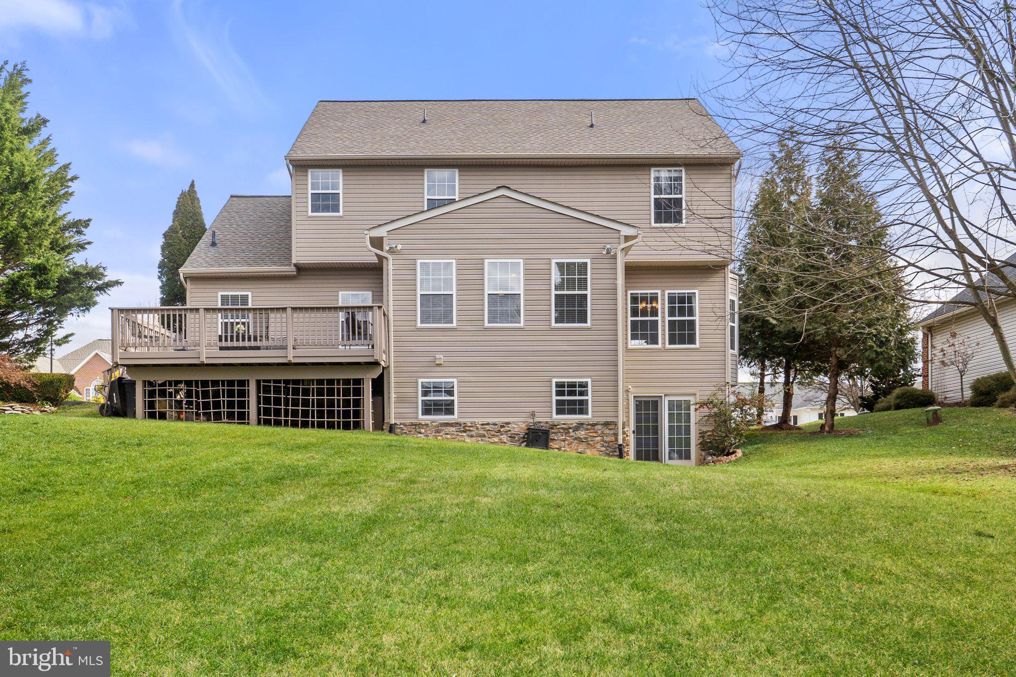 LOCUST HILL - Residential