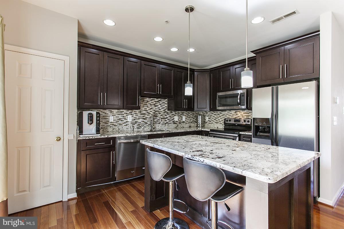 7086 WATER OAK ROAD 200