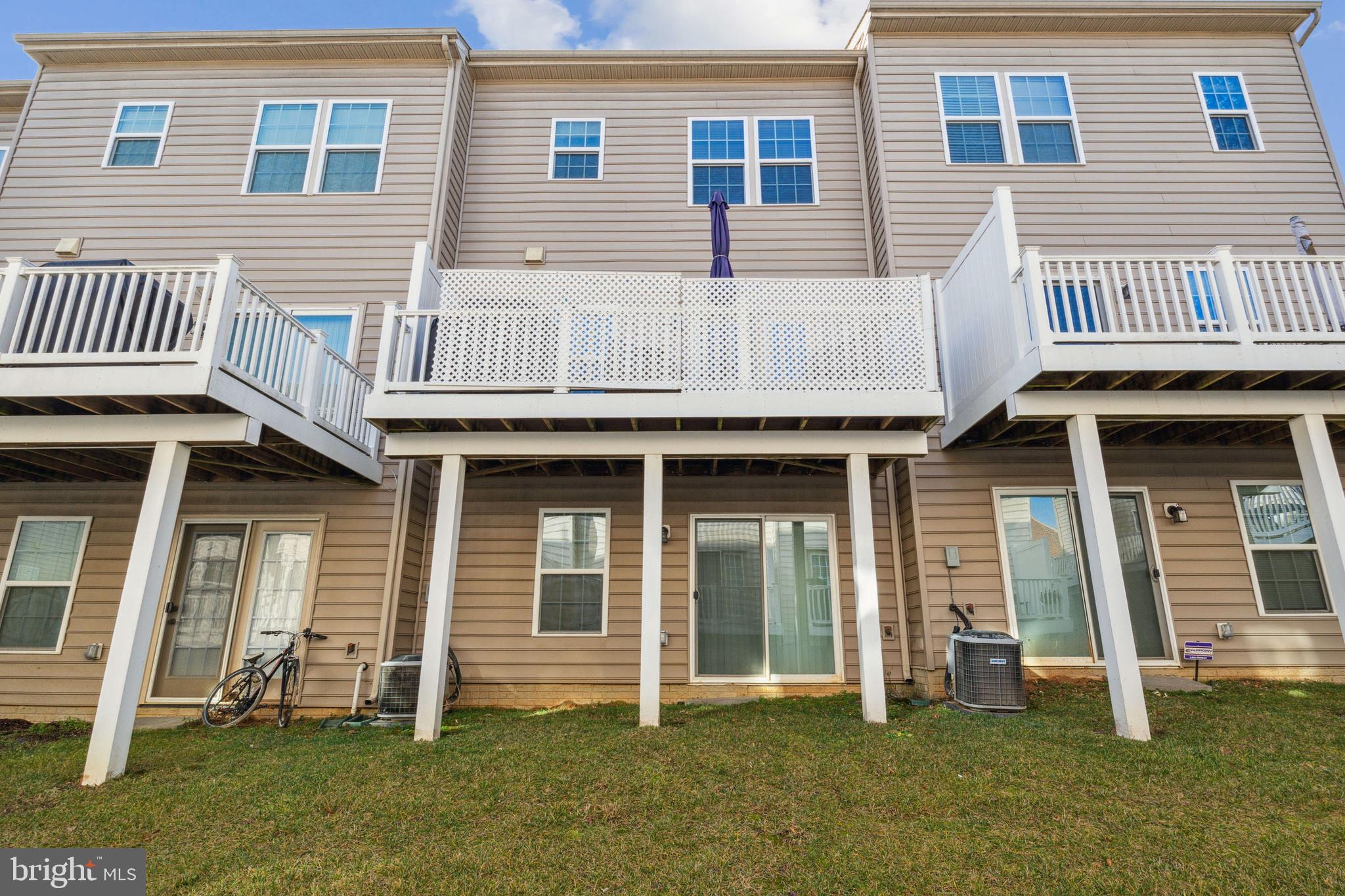 HOWARD SQUARE - Residential Lease