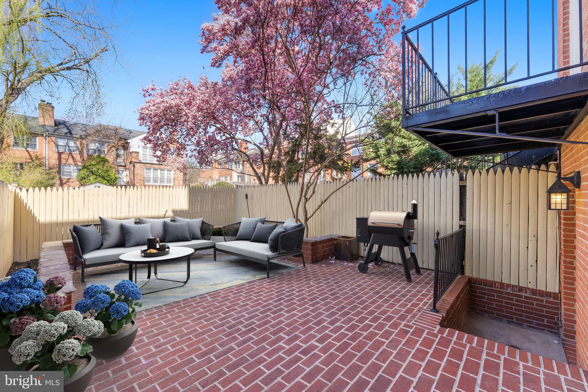 YATES GARDENS - Residential