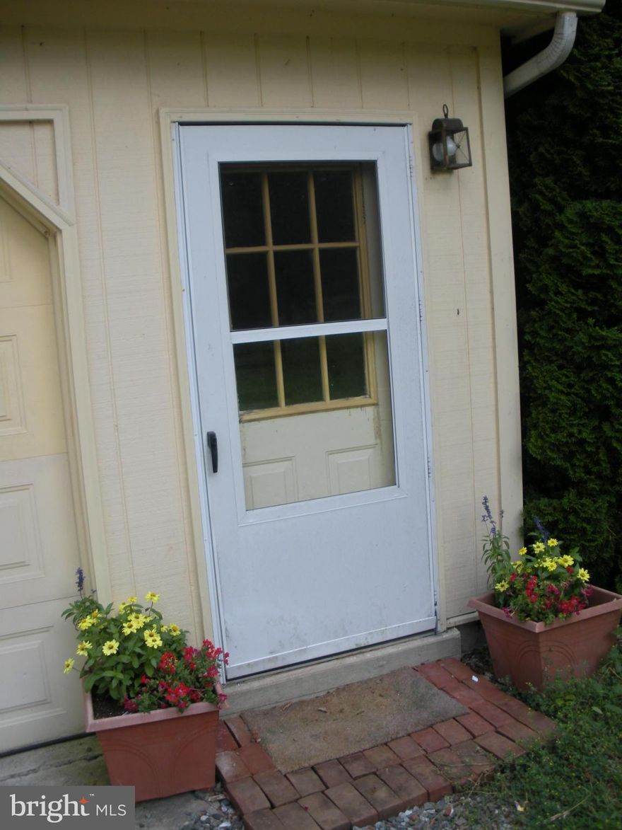 Lovely studio apartment above a detached garage minutes from Lovettsville town square. Includes a 1 car garage with storage area. Complete with Pergo floors, a full kitchen and bath, new washer and dryer and a  microwave, this home will not disappoint. Enjoy the quiet park-like setting and create your own garden.  STARLINK for internet and TV. The fireplace is as-is.