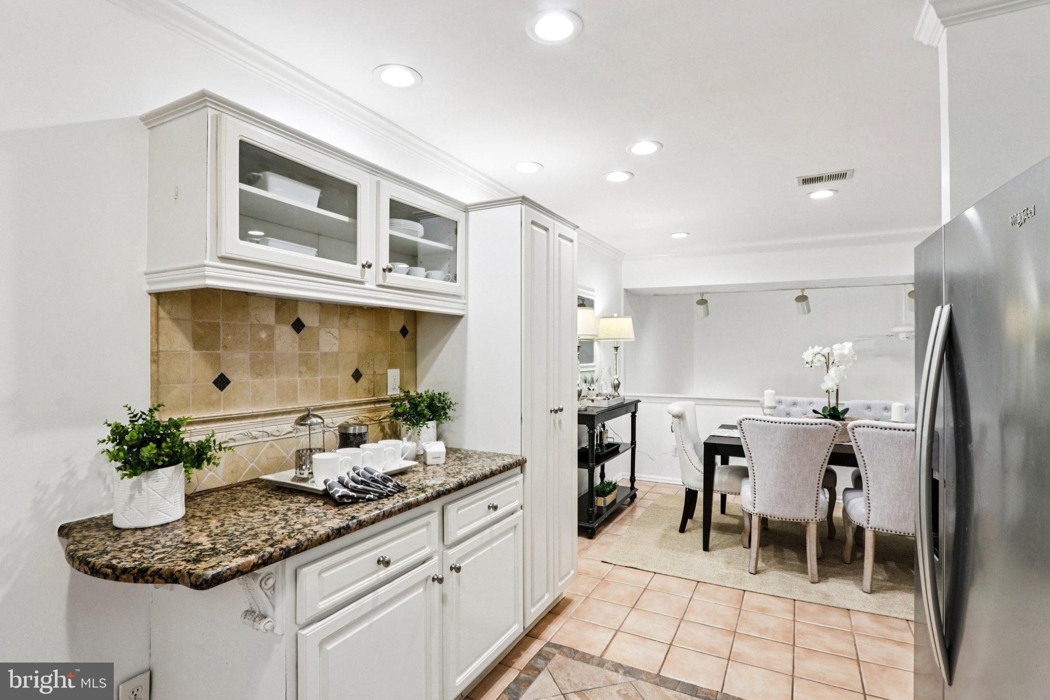 DEVON SQUARE - Residential