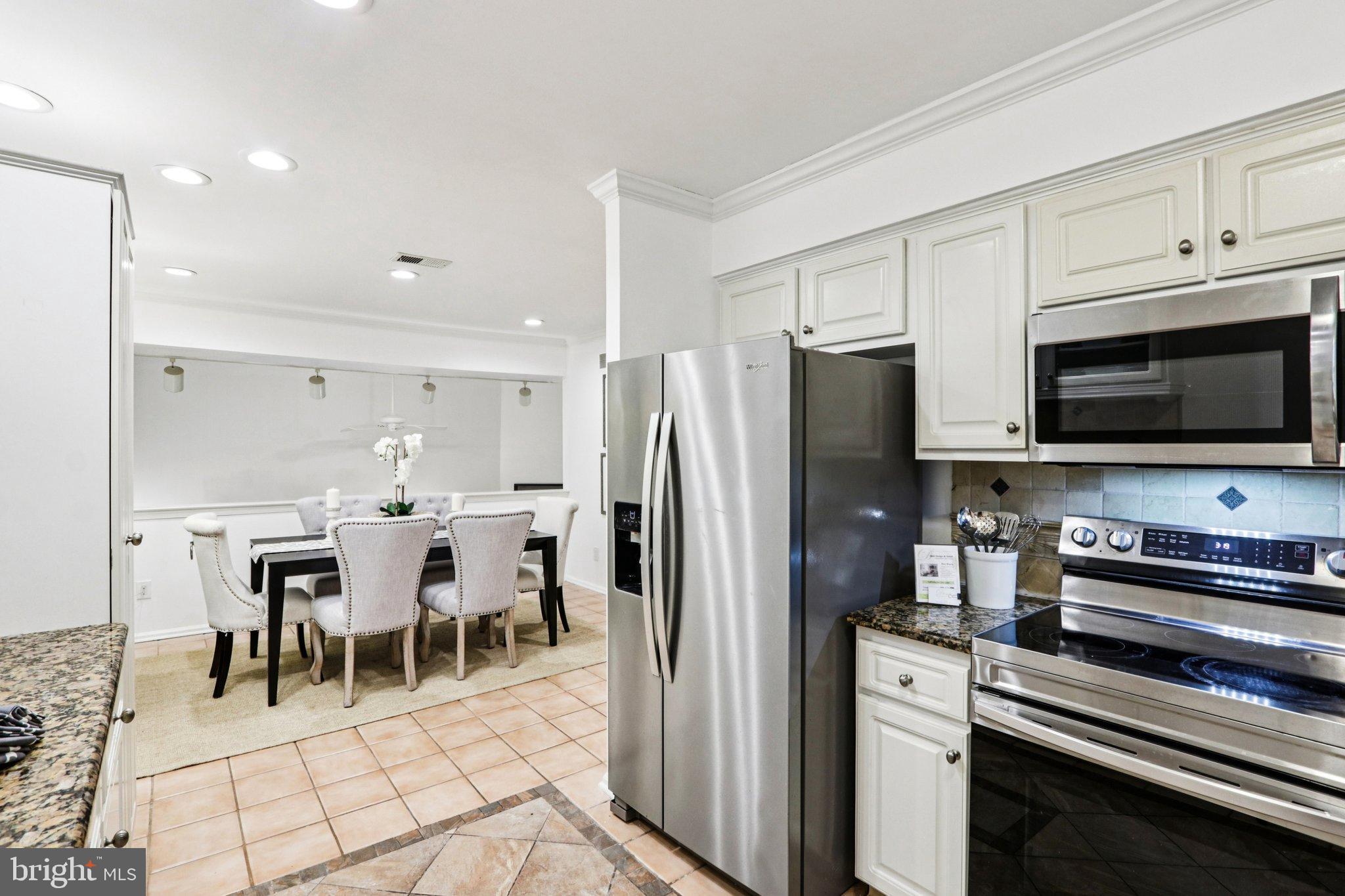 DEVON SQUARE - Residential