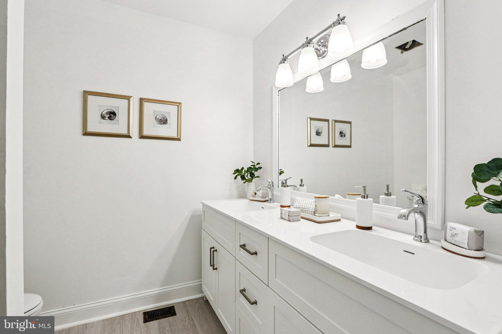 DEVON SQUARE - Residential