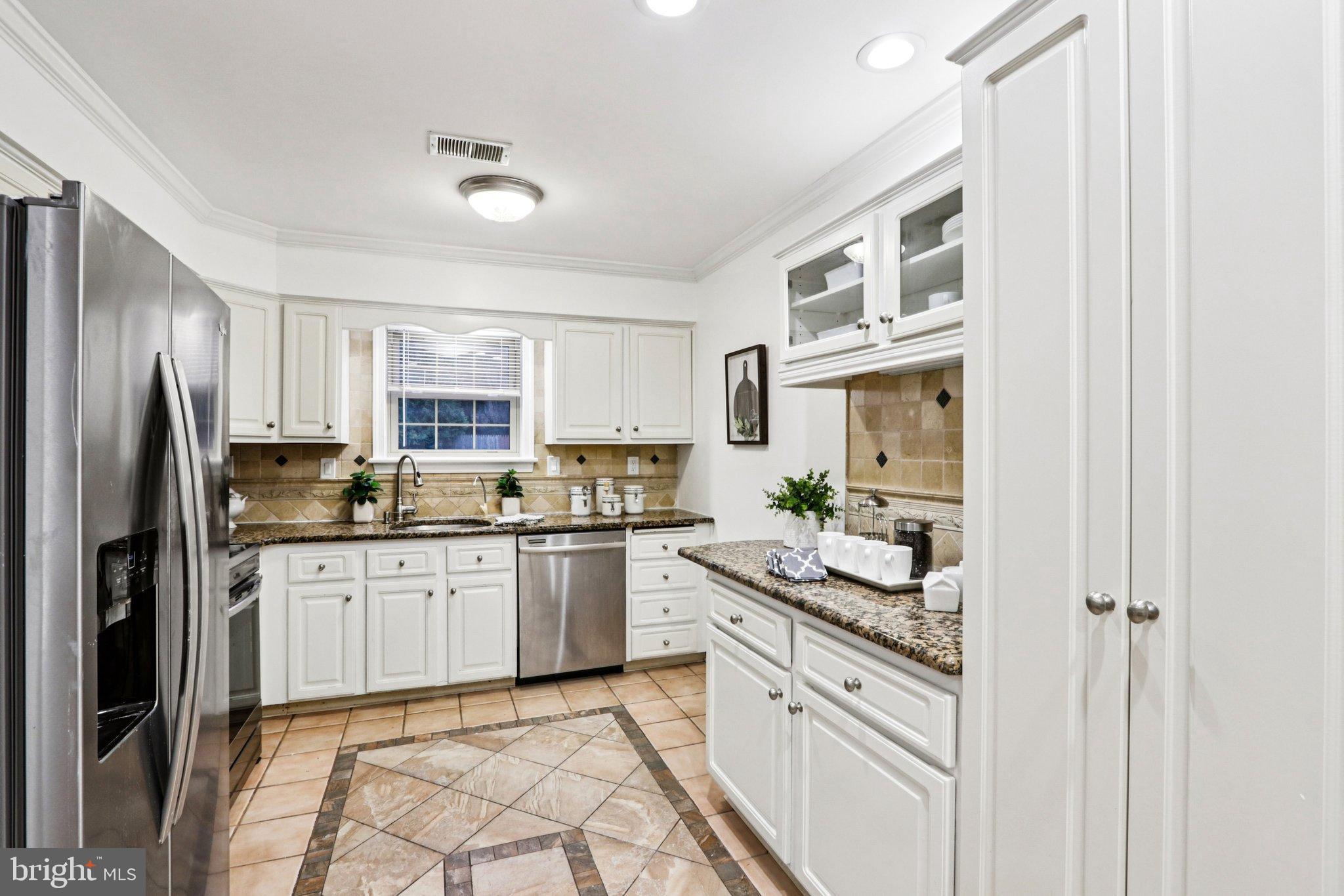 DEVON SQUARE - Residential