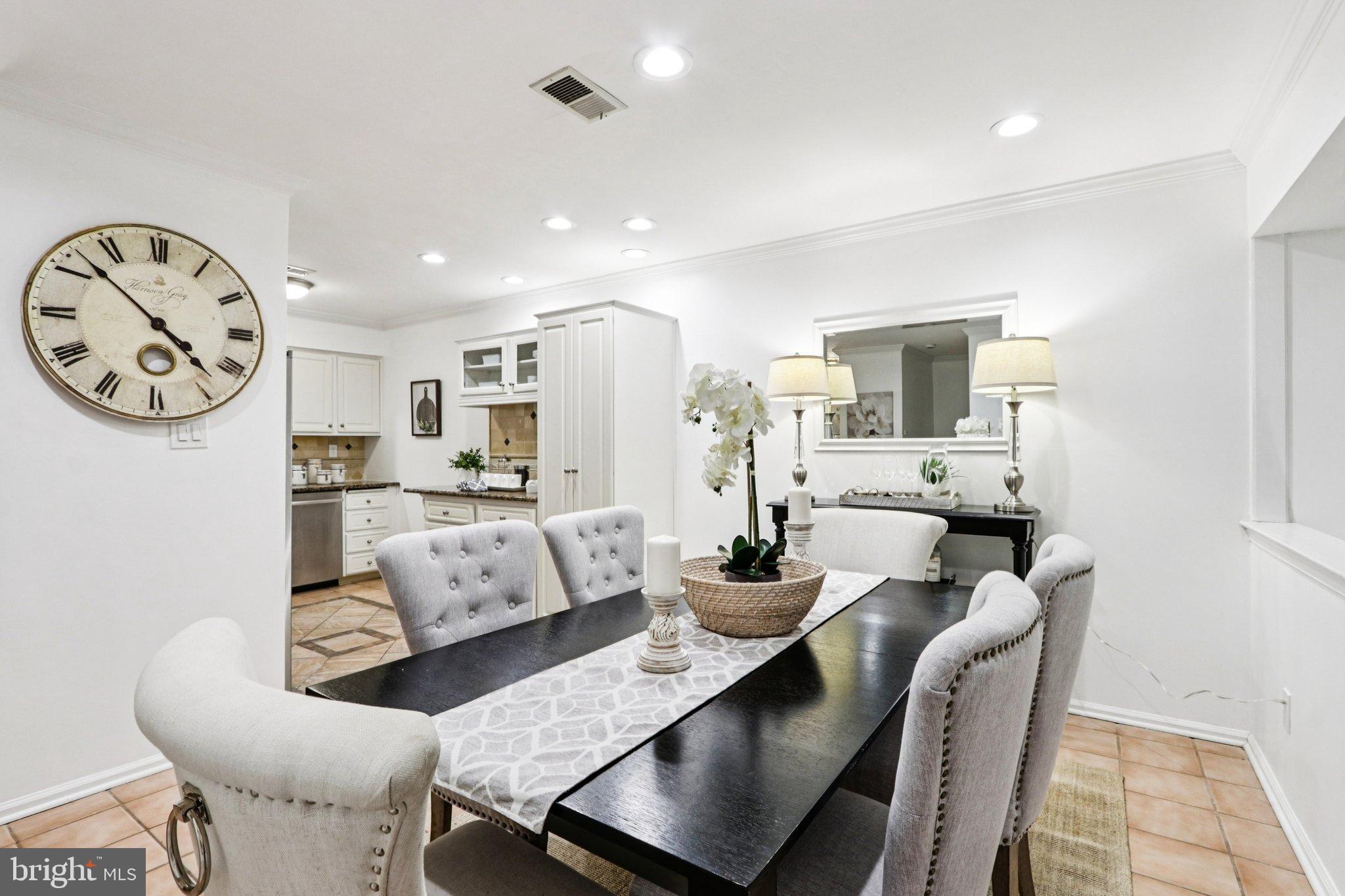 DEVON SQUARE - Residential