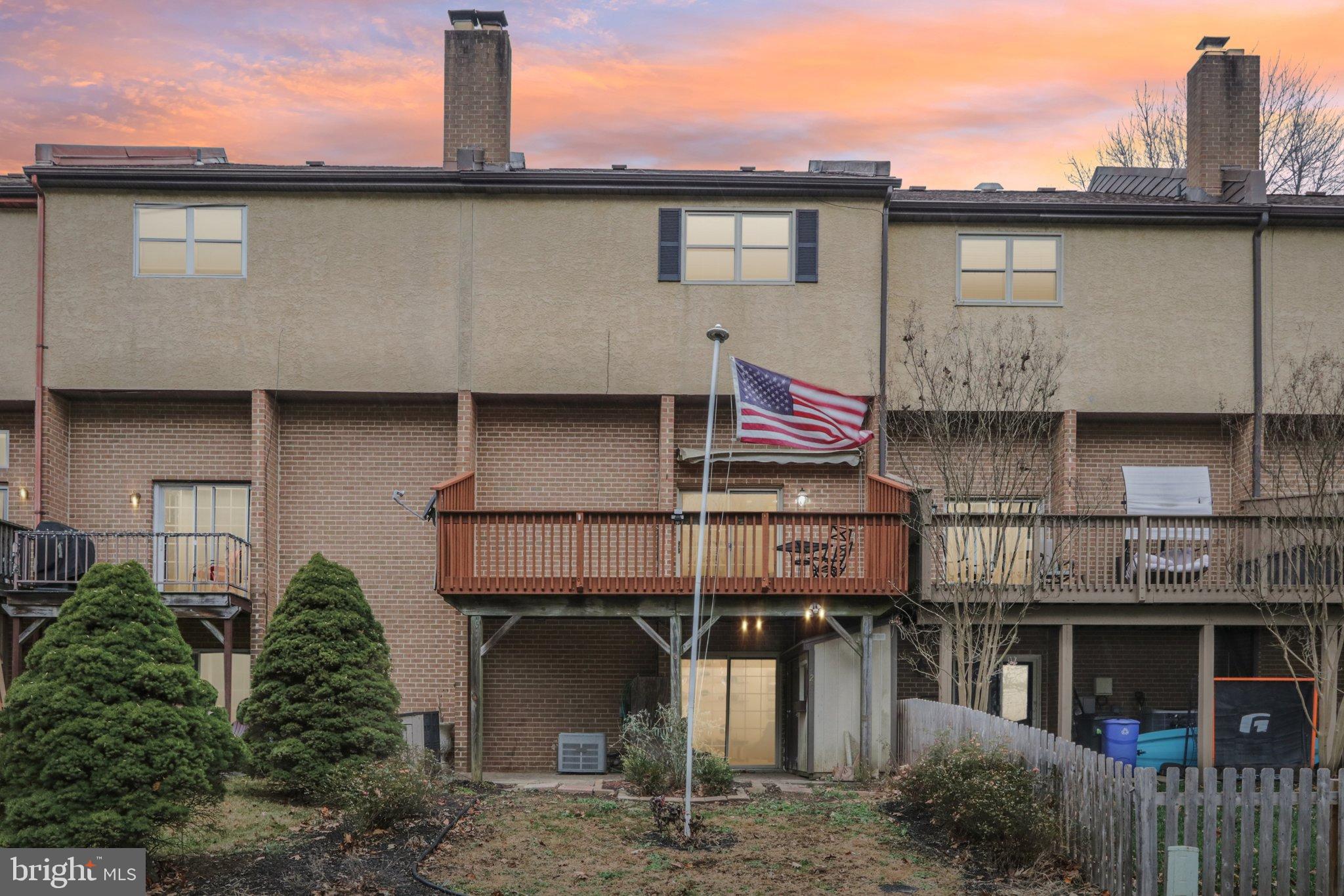 DEVON SQUARE - Residential