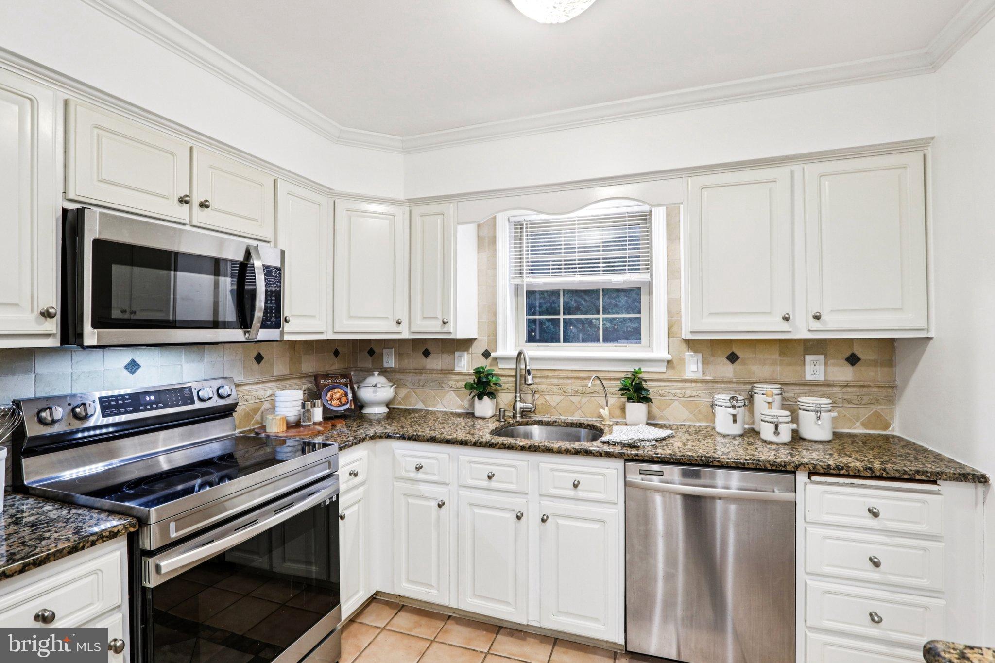 DEVON SQUARE - Residential