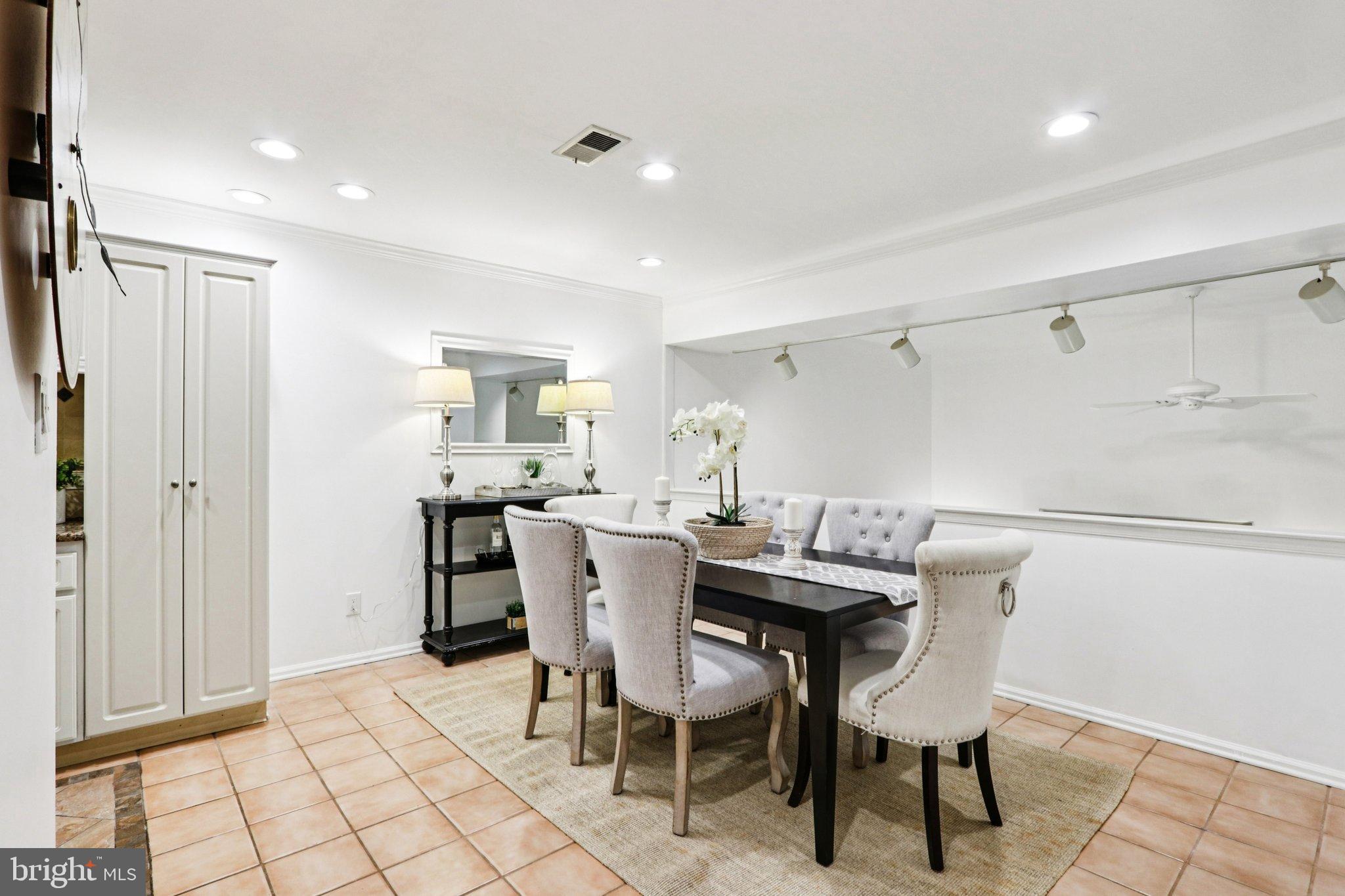 DEVON SQUARE - Residential