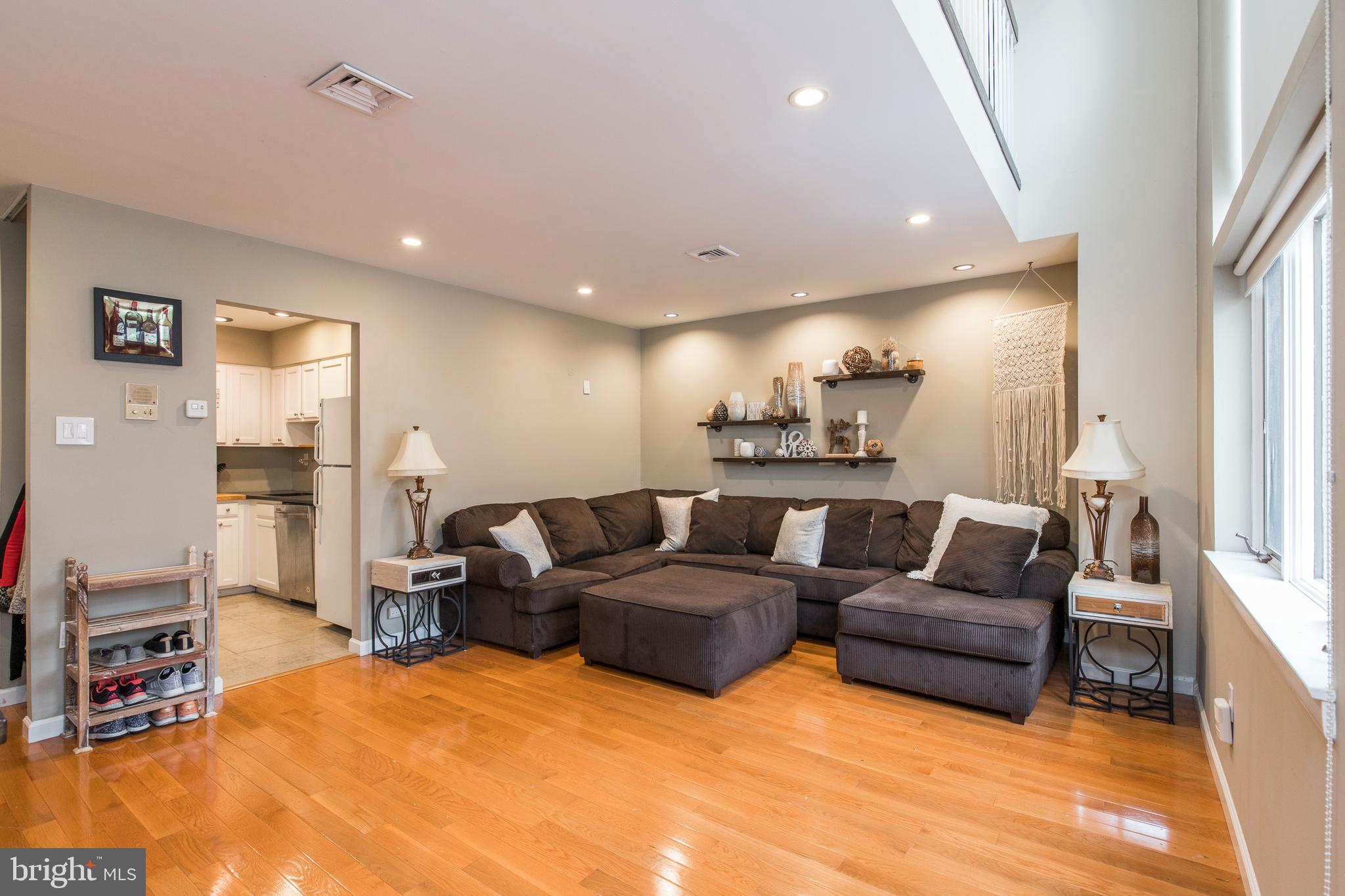 1908 RODMAN STREET 2