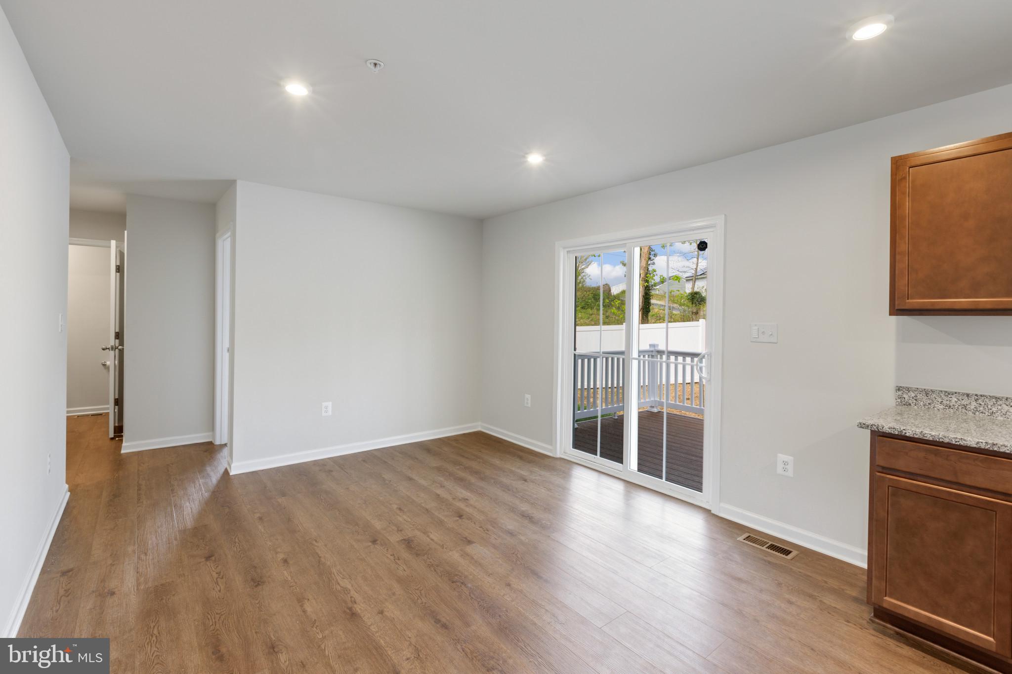 BROOKE - Residential