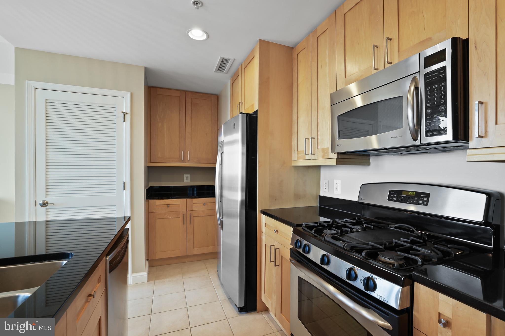 MIDTOWN AT RESTON TOWN CENTER - Residential