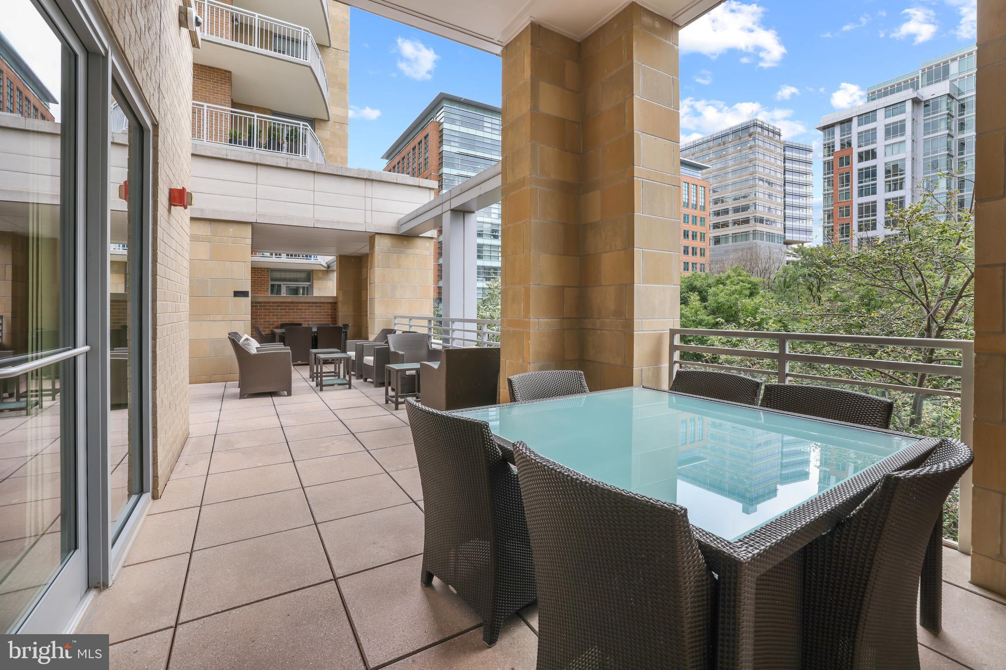 MIDTOWN AT RESTON TOWN CENTER - Residential