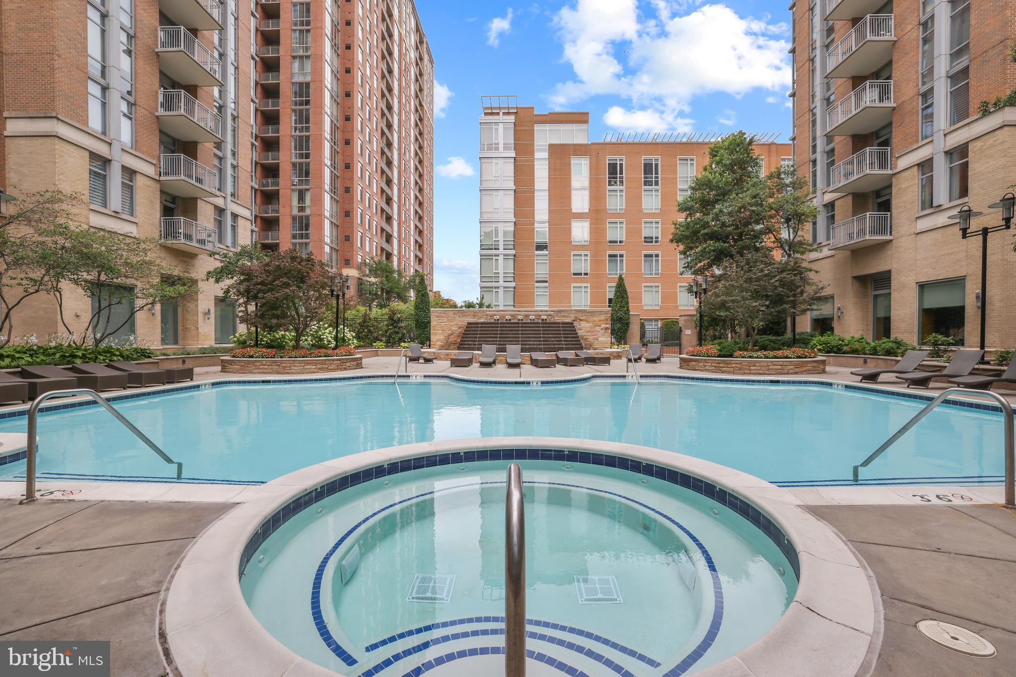 MIDTOWN AT RESTON TOWN CENTER - Residential