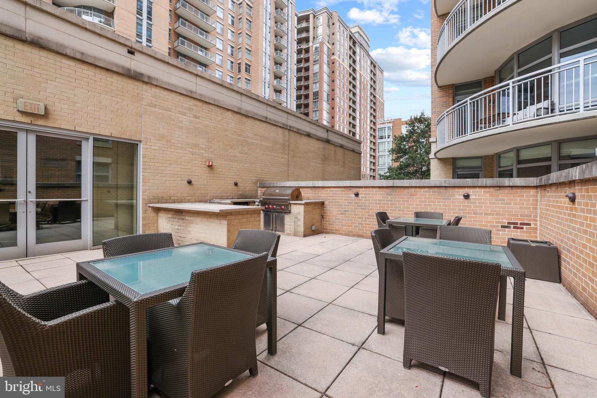 MIDTOWN AT RESTON TOWN CENTER - Residential