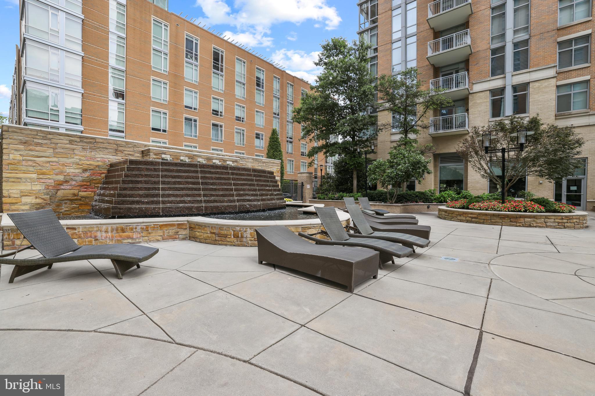 MIDTOWN AT RESTON TOWN CENTER - Residential