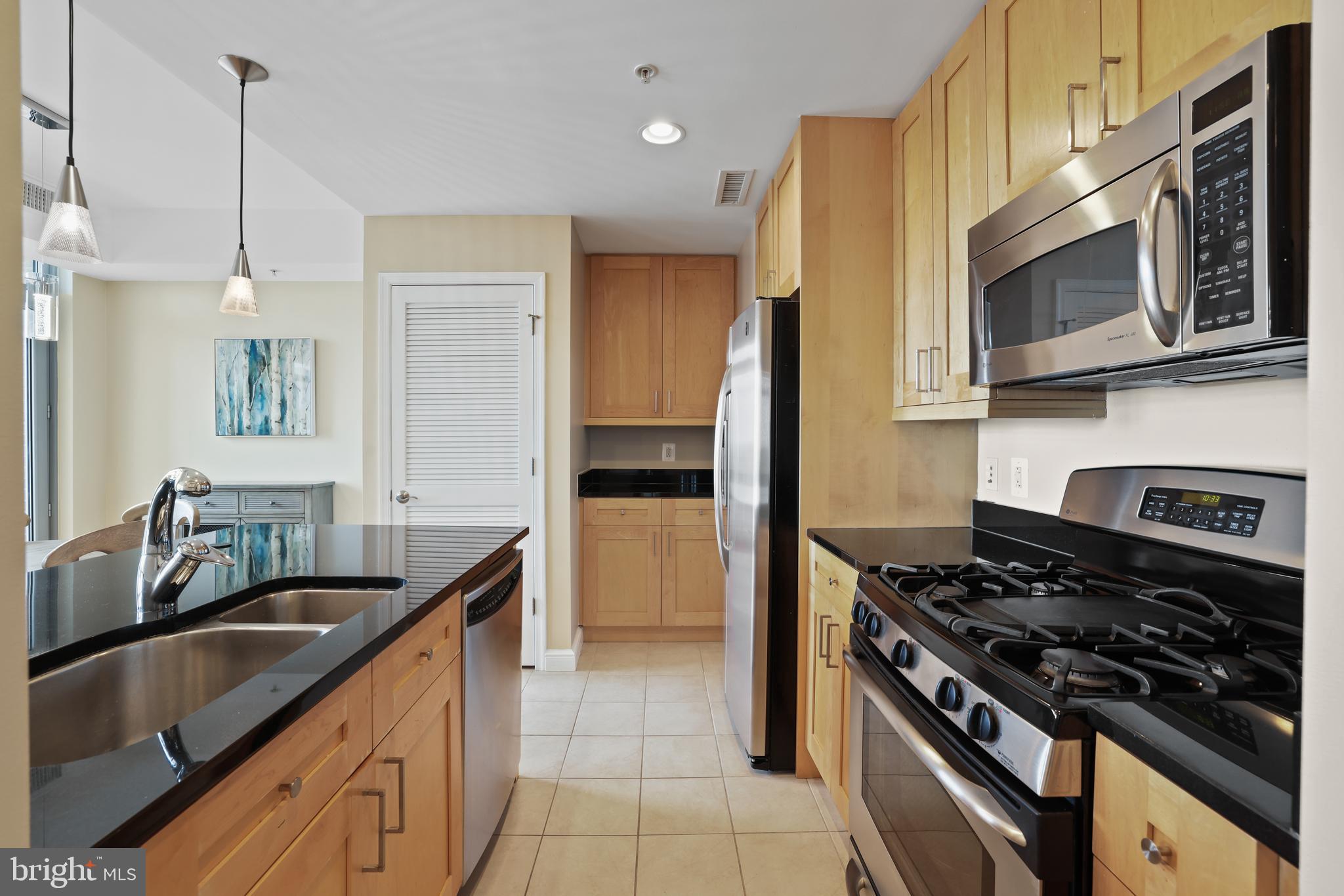 MIDTOWN AT RESTON TOWN CENTER - Residential