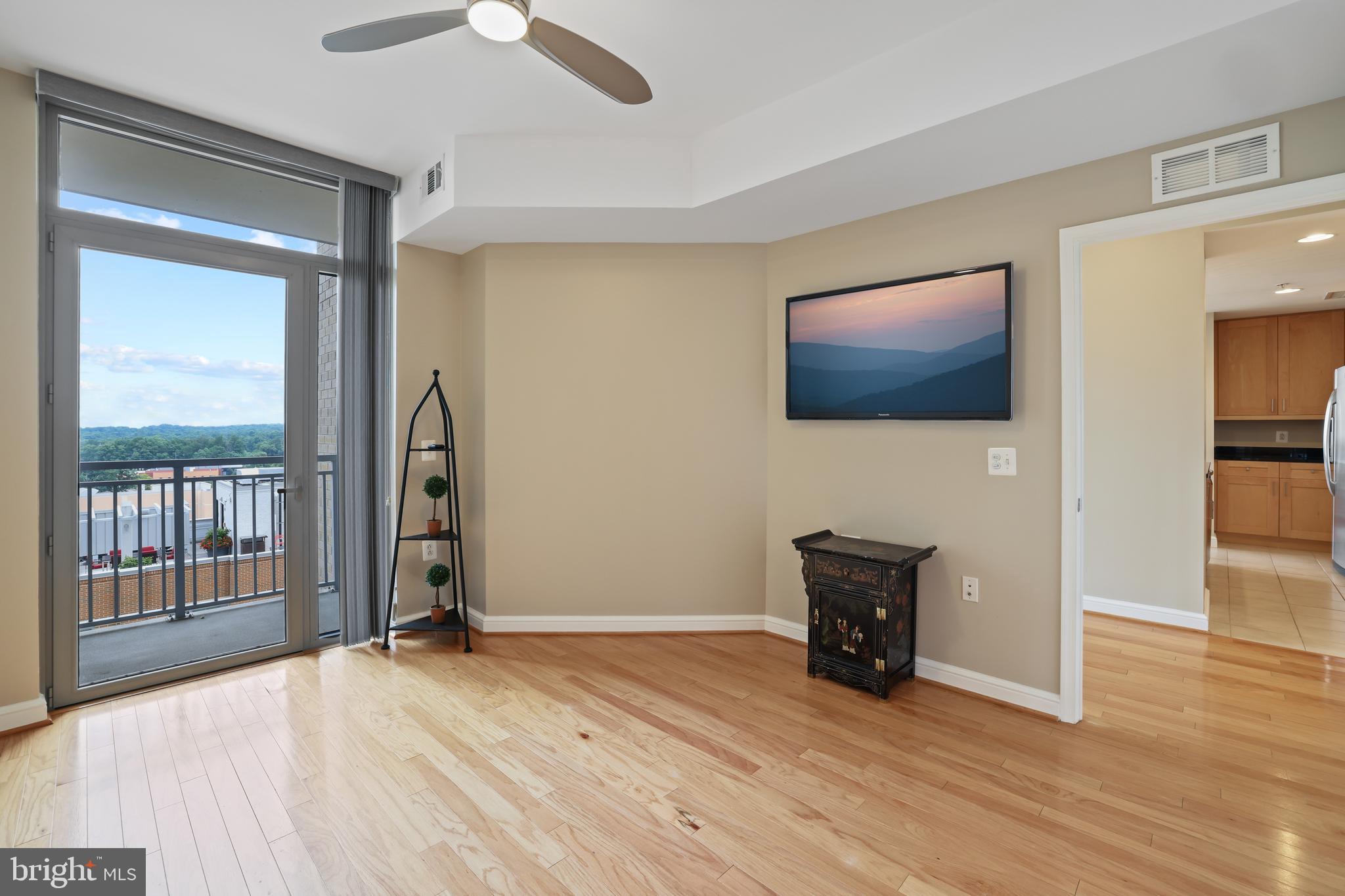 MIDTOWN AT RESTON TOWN CENTER - Residential