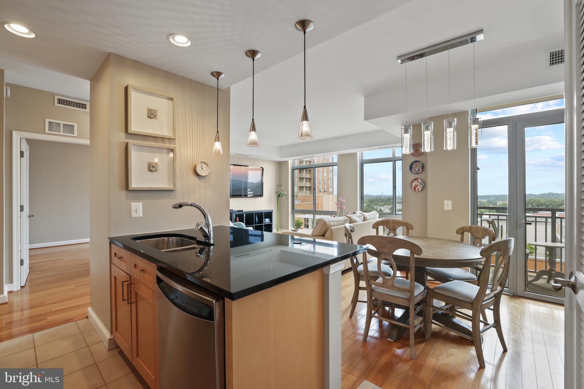 MIDTOWN AT RESTON TOWN CENTER - Residential