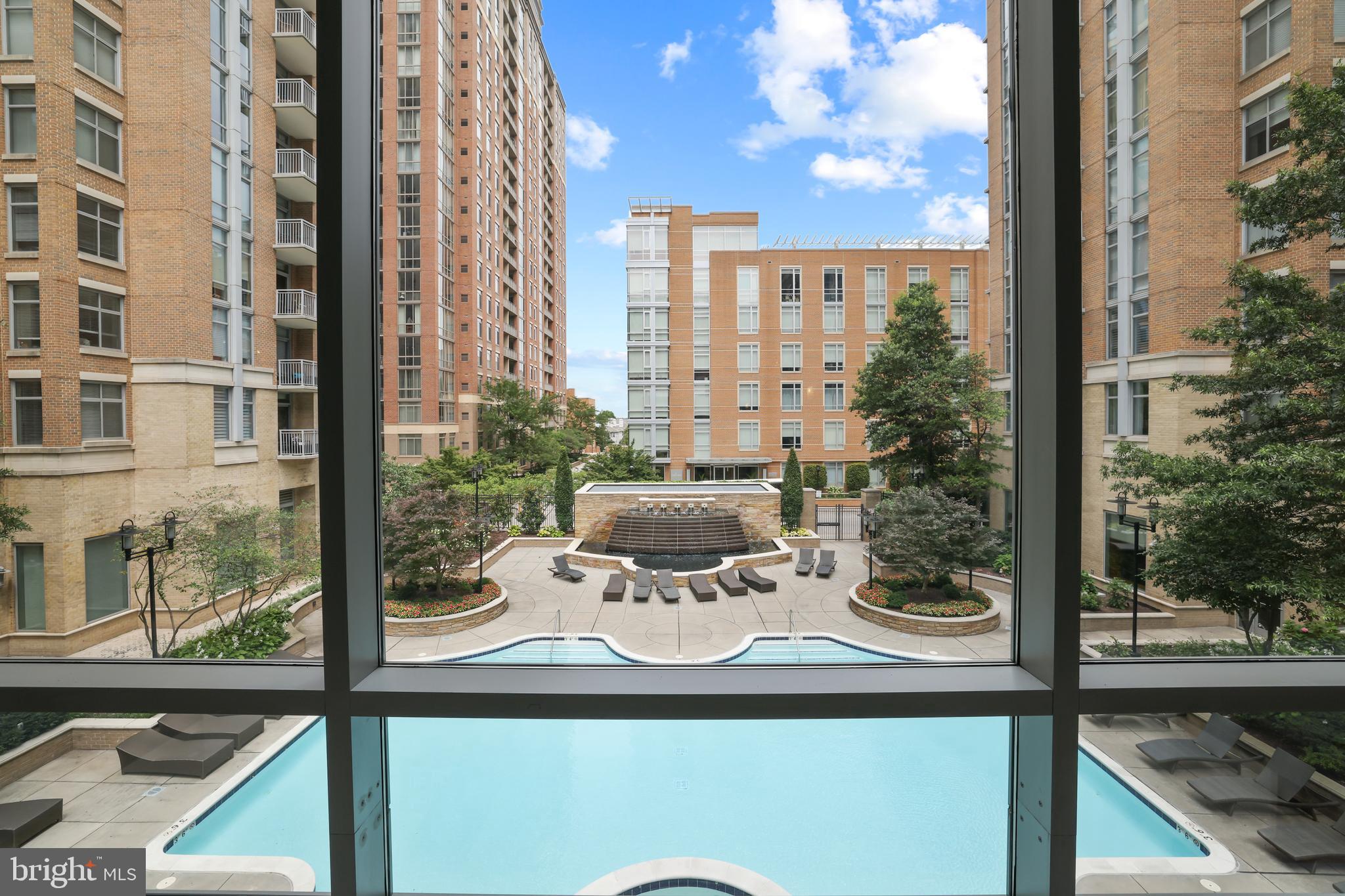 MIDTOWN AT RESTON TOWN CENTER - Residential