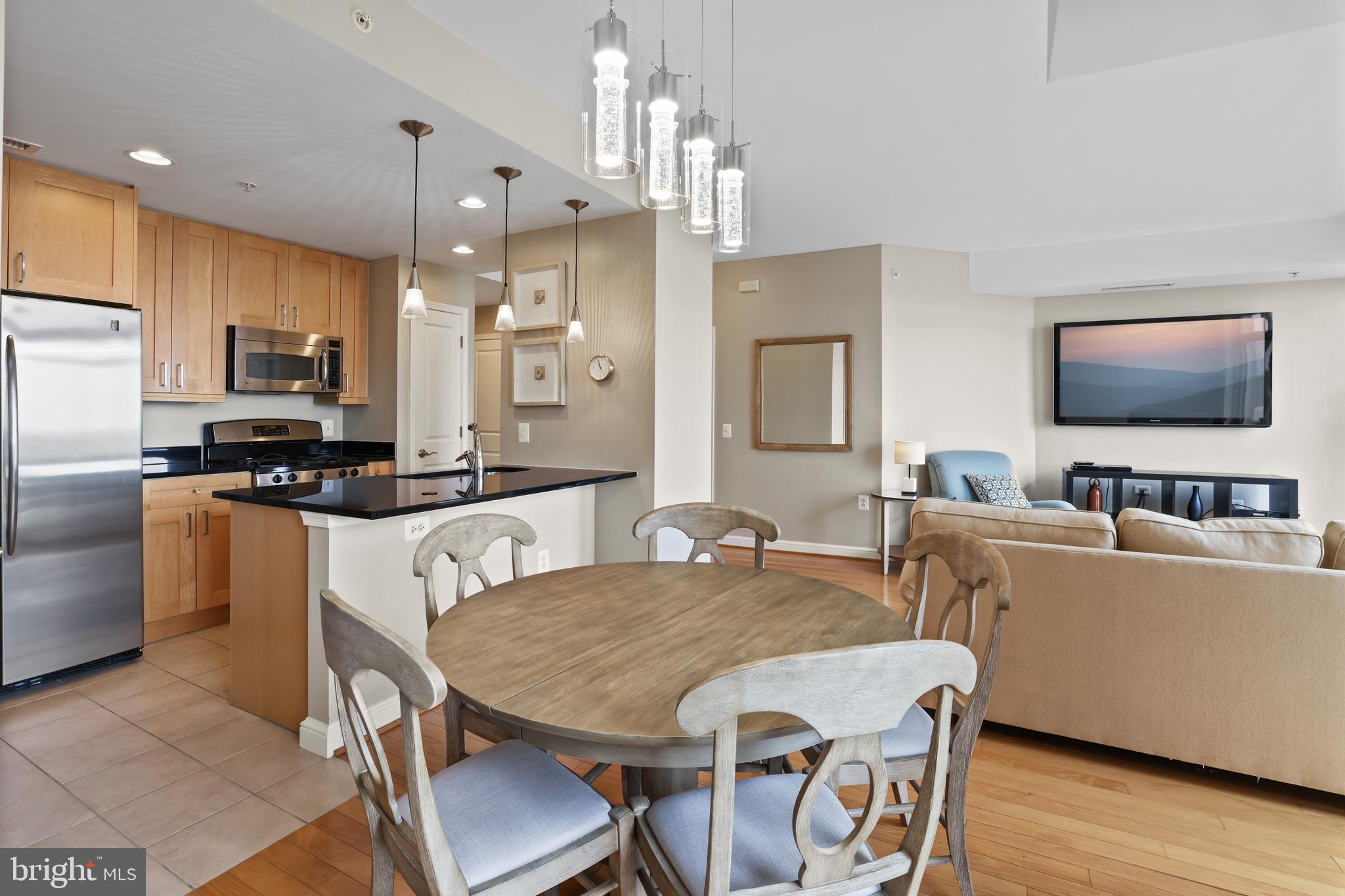 MIDTOWN AT RESTON TOWN CENTER - Residential