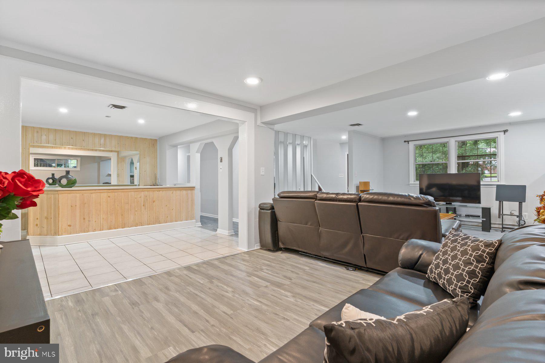 YORKSHIRE VILLAGE - Residential