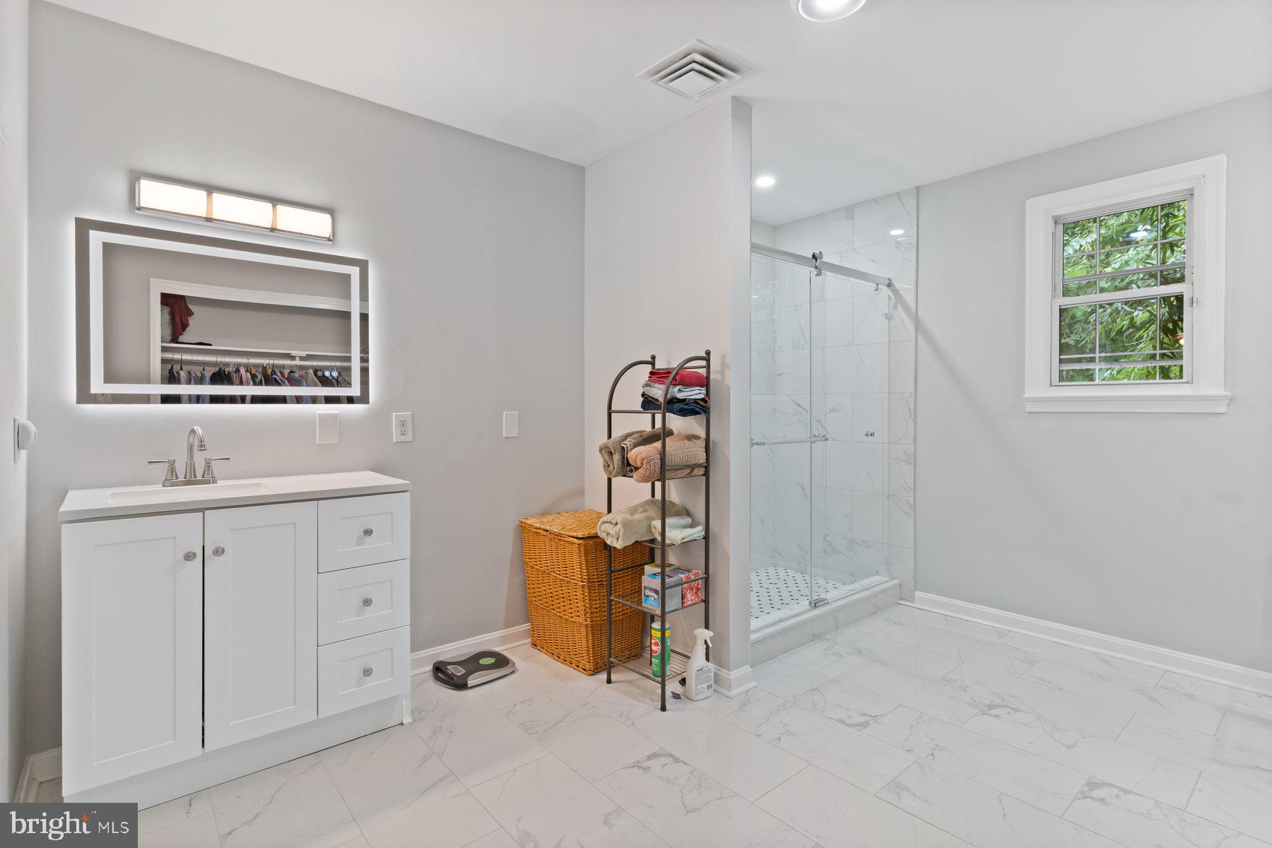 YORKSHIRE VILLAGE - Residential