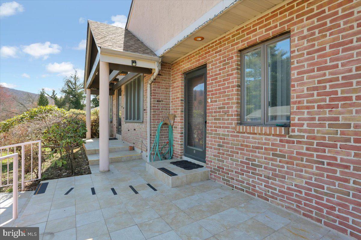 COLLEGE HILL - Residential