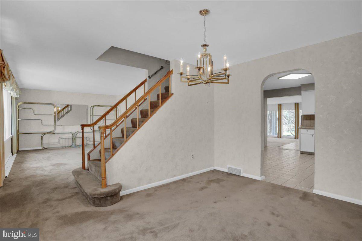 COLLEGE HILL - Residential