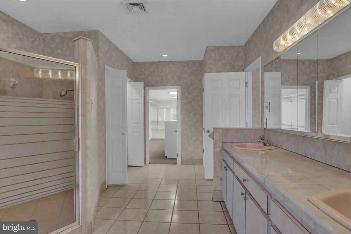 COLLEGE HILL - Residential