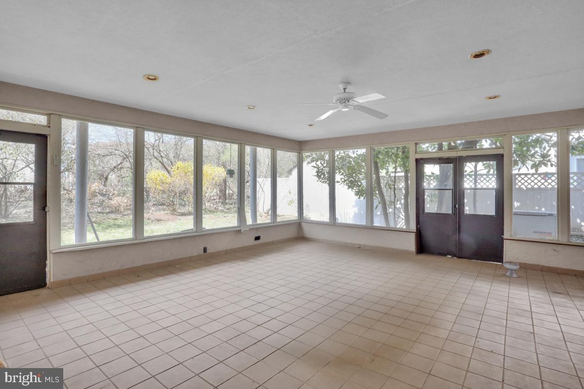 COLLEGE HILL - Residential