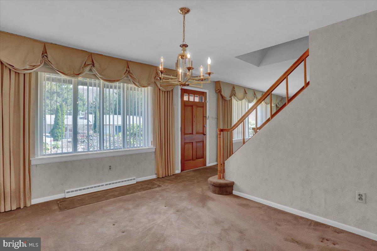 COLLEGE HILL - Residential