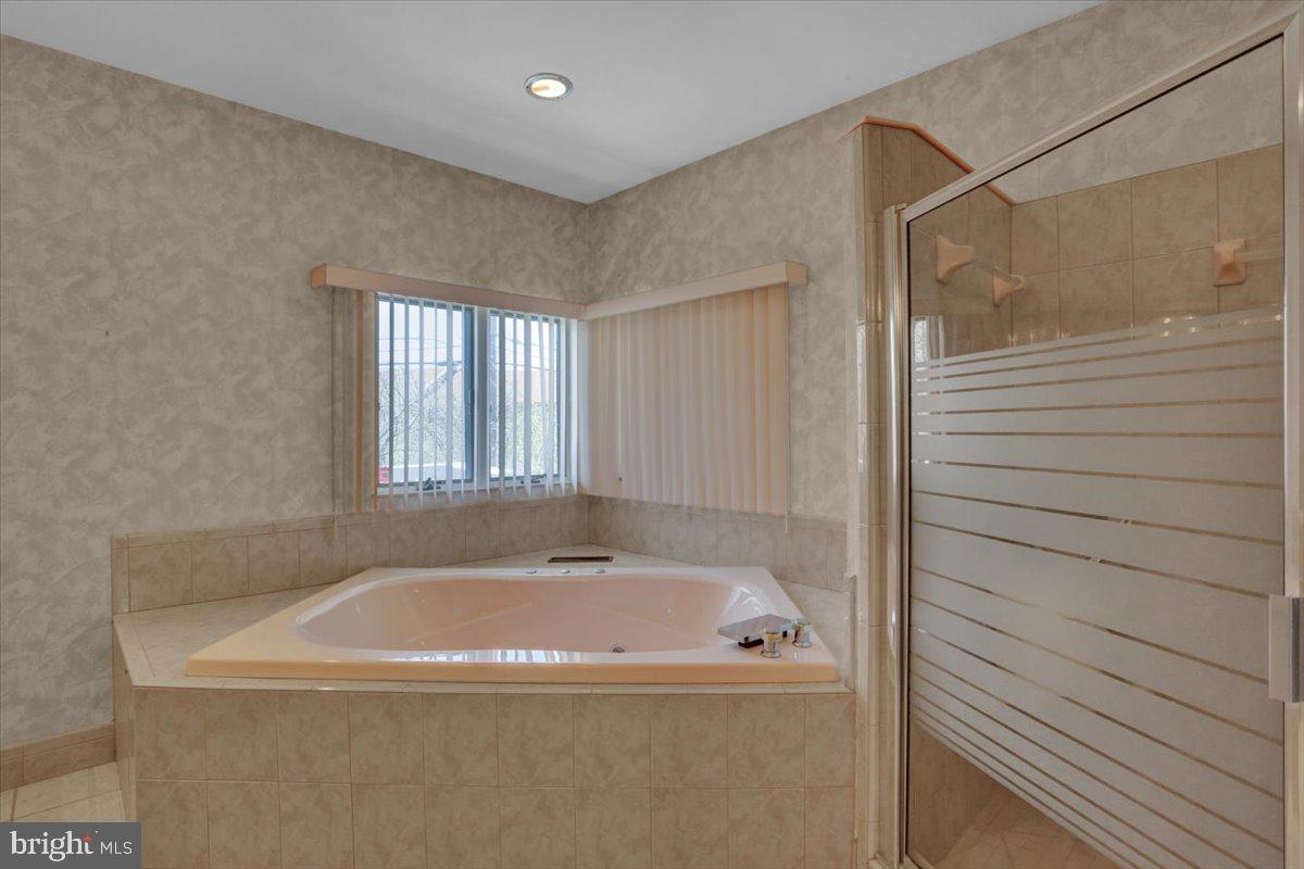 COLLEGE HILL - Residential