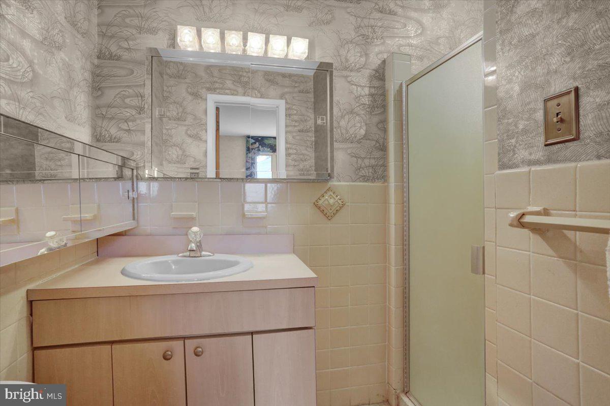 COLLEGE HILL - Residential