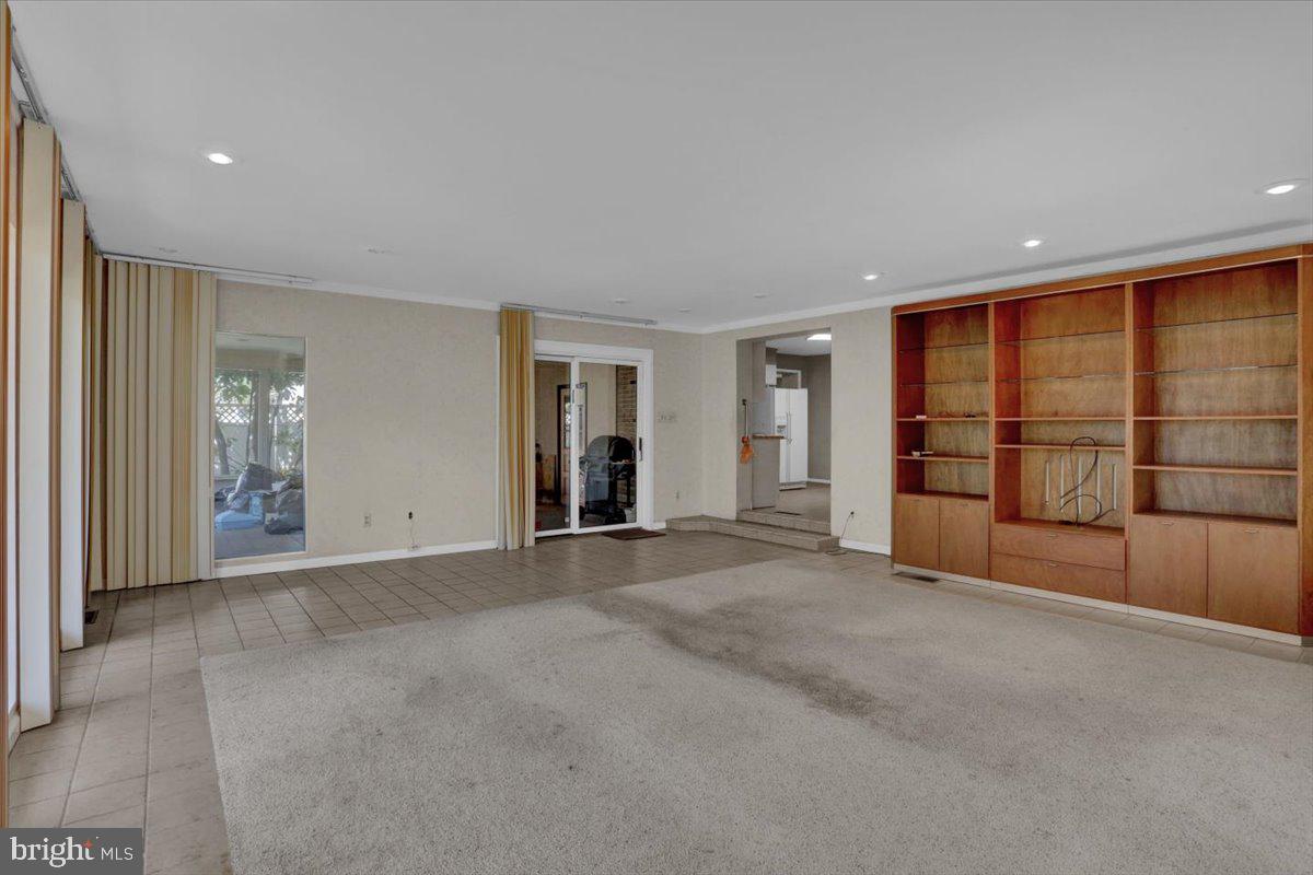 COLLEGE HILL - Residential