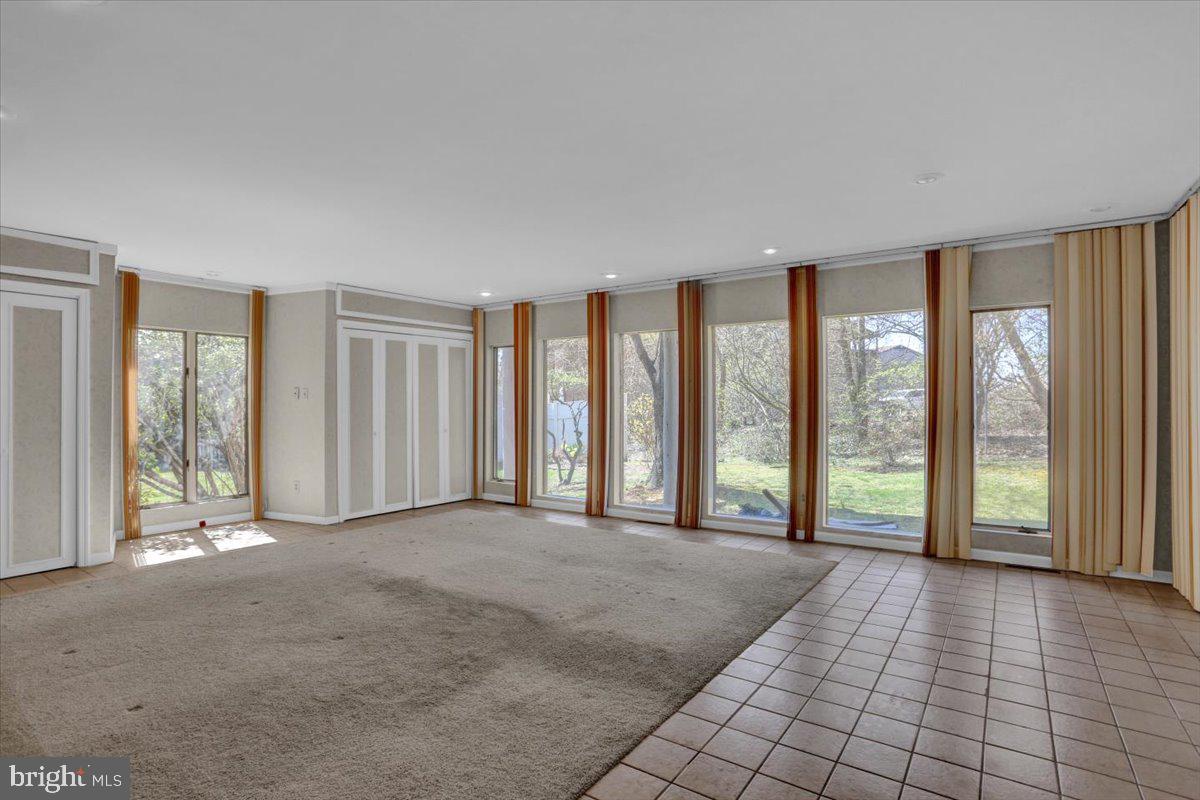 COLLEGE HILL - Residential