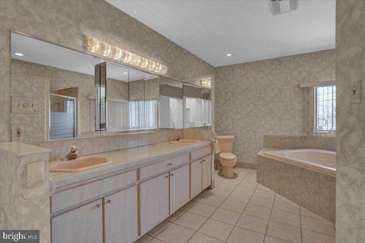 COLLEGE HILL - Residential