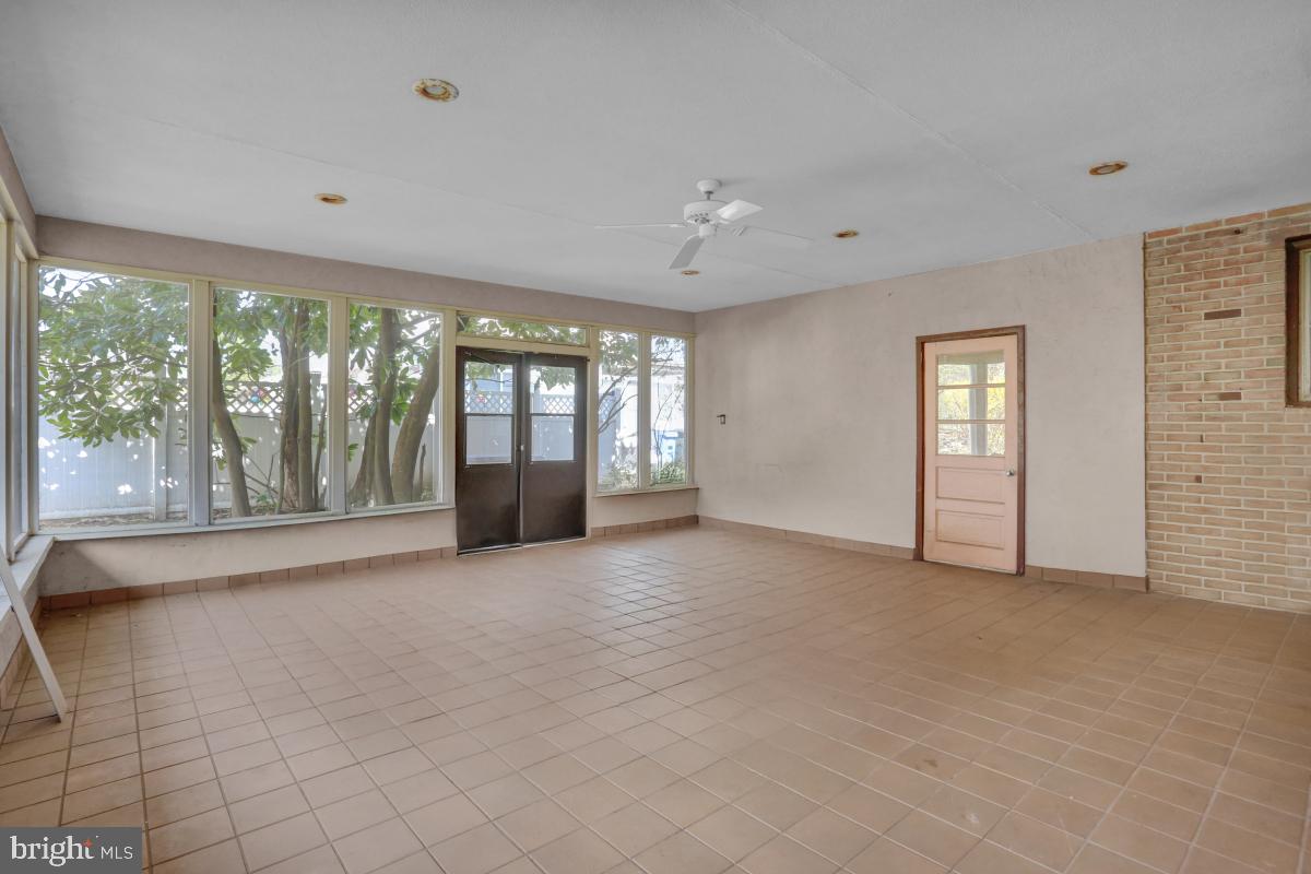 COLLEGE HILL - Residential