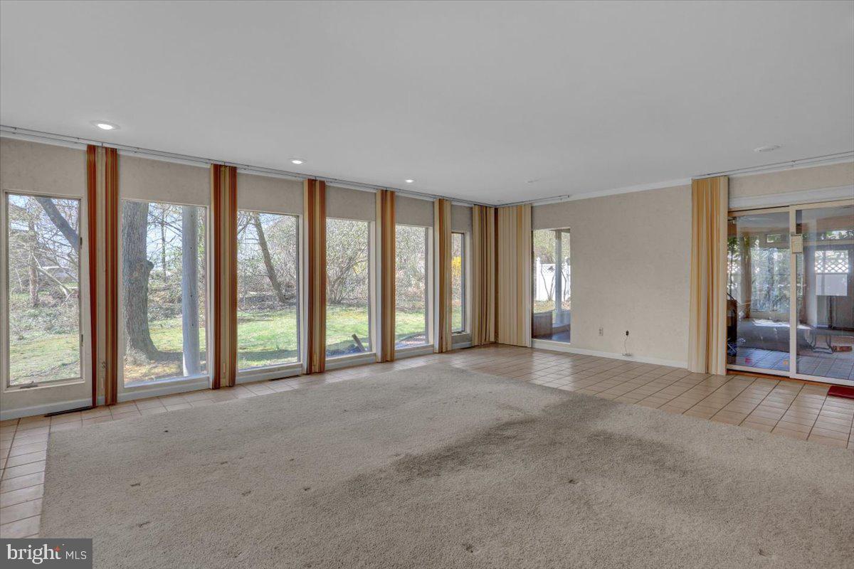 COLLEGE HILL - Residential