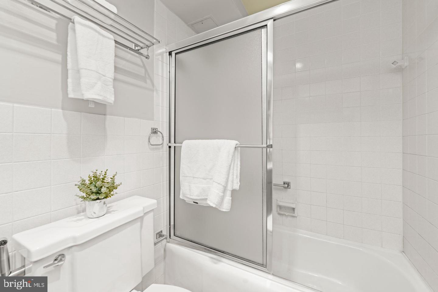 ROLAND PARK - Residential Lease