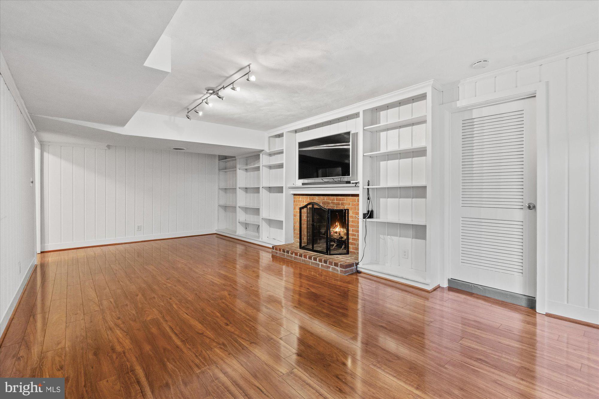 COLLEGE PARK - Residential